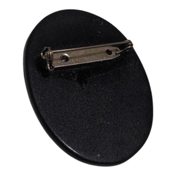 Vintage Mother Of Pearl Portrait Of A Woman With Hat Brooch - Picture 2 of 3